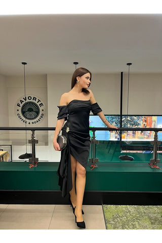 Gold Toka Detaylı Asimetrik Saten Elbise