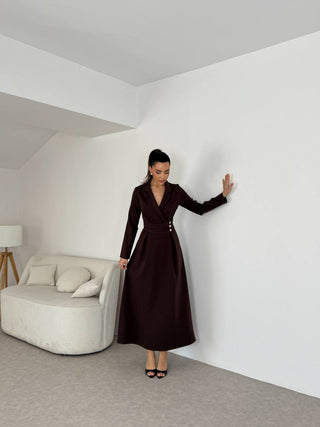 Uzun Boy Kruvaze Yaka Düğme Detaylı Kadın Elbise - Kahverengi